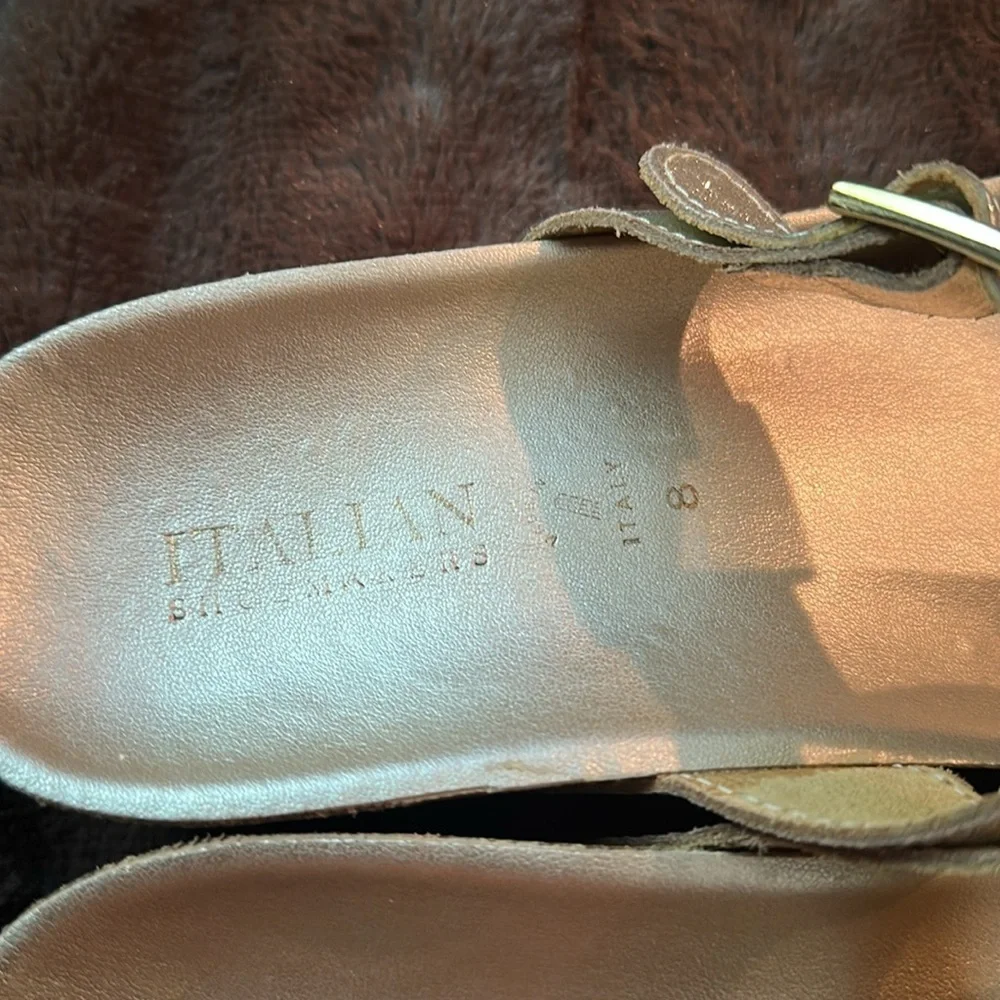 NWOB ITALIAN SHOEMAKERS Metallic Gold Thong Sandal Sz 8